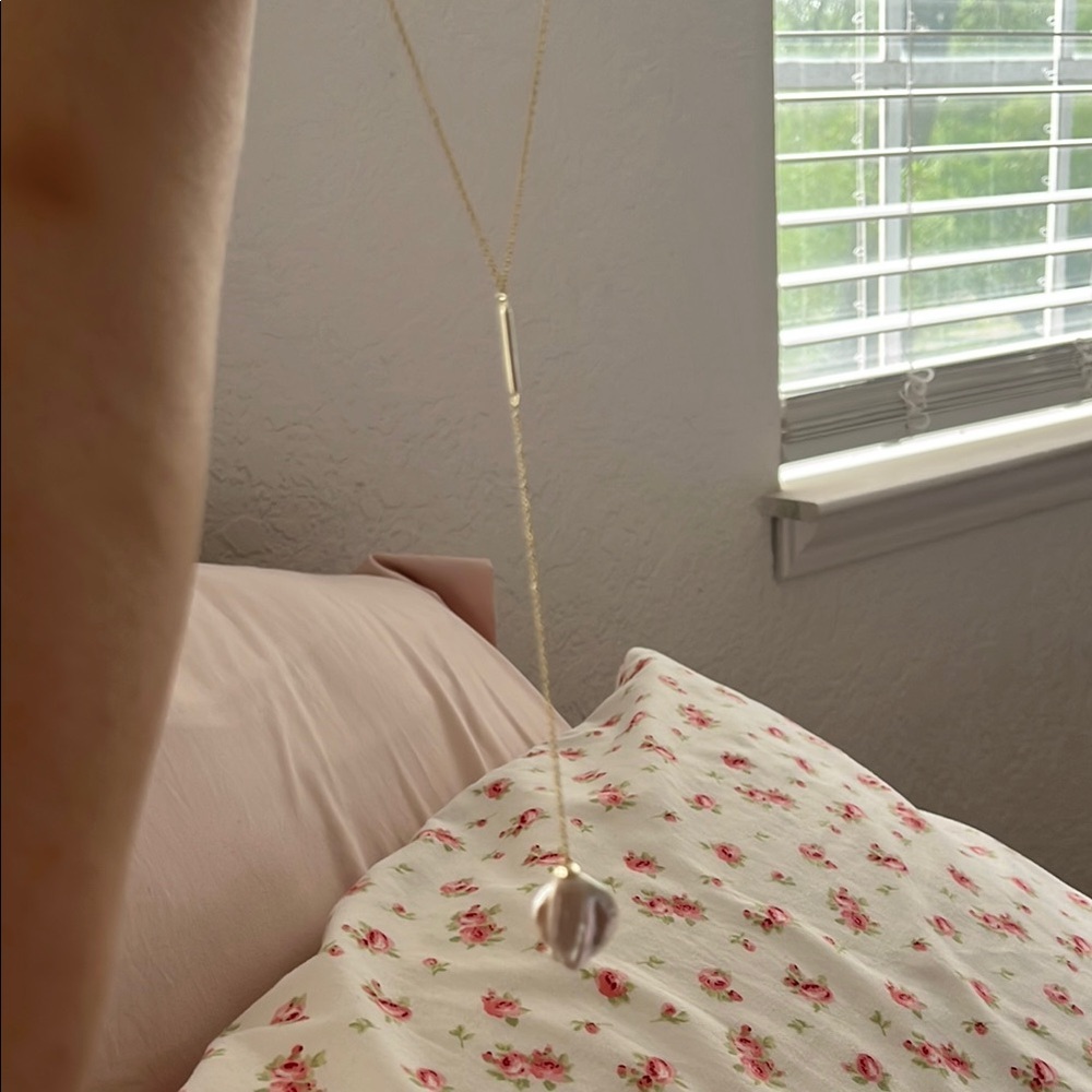 Kendra Scott Gold and White Minimalist Necklace